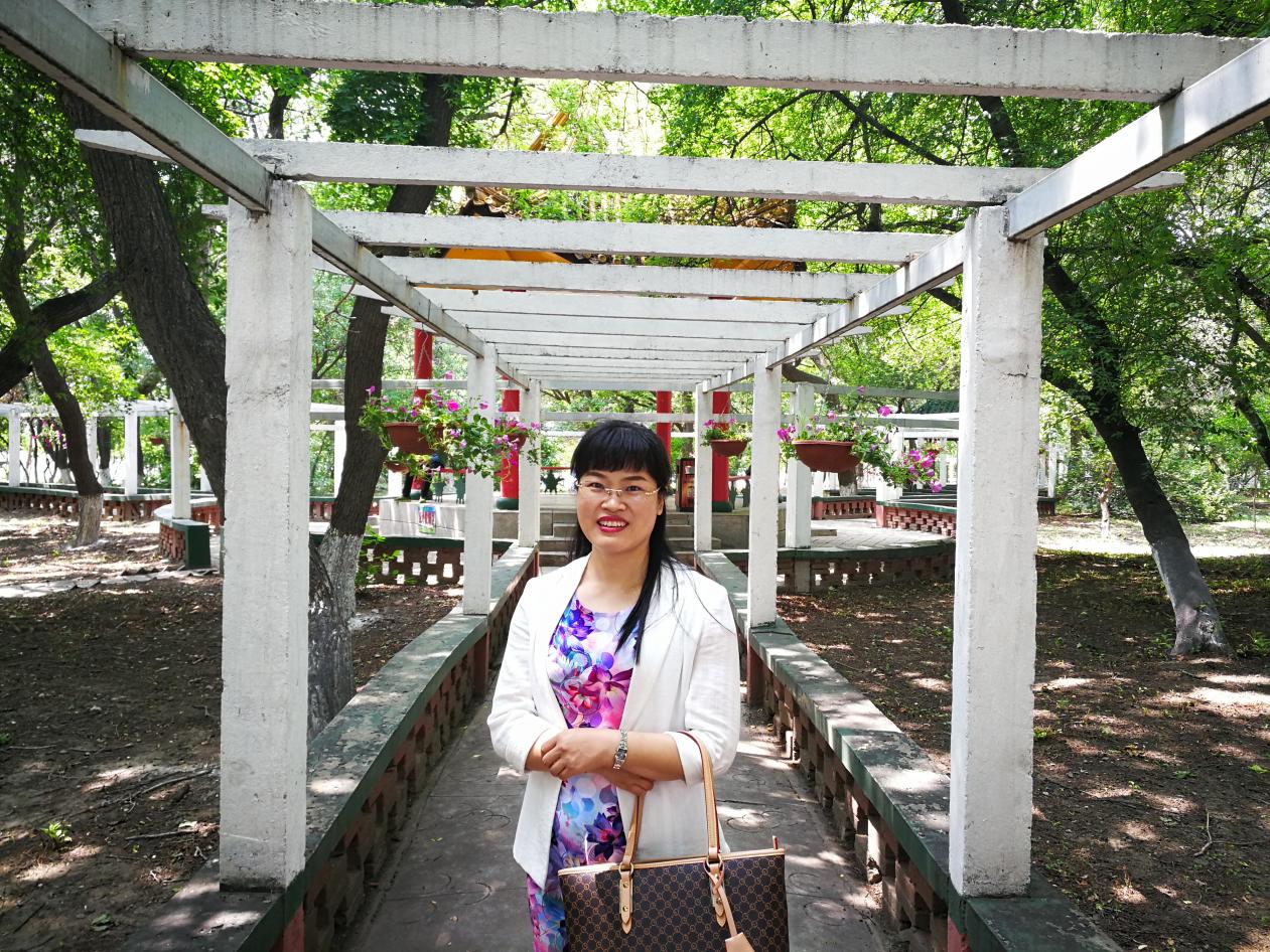 图4 指导教师生活照2